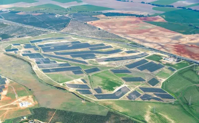 Energy Infrastructure Partners to strengthen BayWa r.e. with a €150 million investment, increasing its stake to 65% and setting the stage for long-term growth.