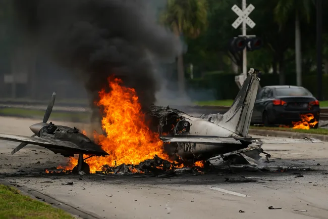 Three dead after small plane crashes in Boca Raton, one injured on ground