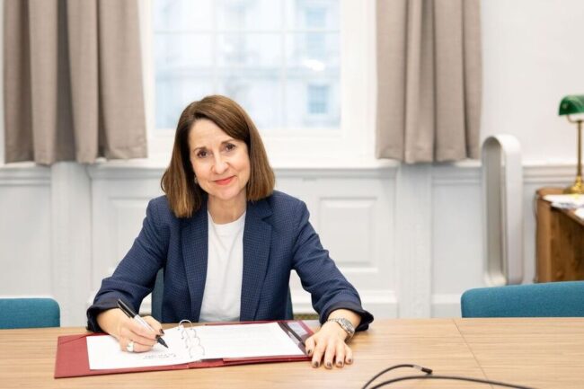 Technology Secretary Liz Kendall formalizing the UK’s new AI partnership with Google DeepMind to drive national renewal through science and innovation.