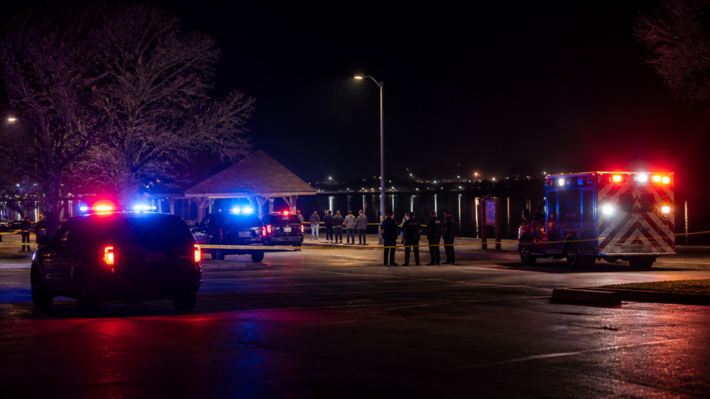 Representative image of emergency vehicles and police activity near a lakeside recreation area, illustrating the Arcadia Lake shooting near Oklahoma City that left multiple people hospitalized and prompted a major public safety investigation.