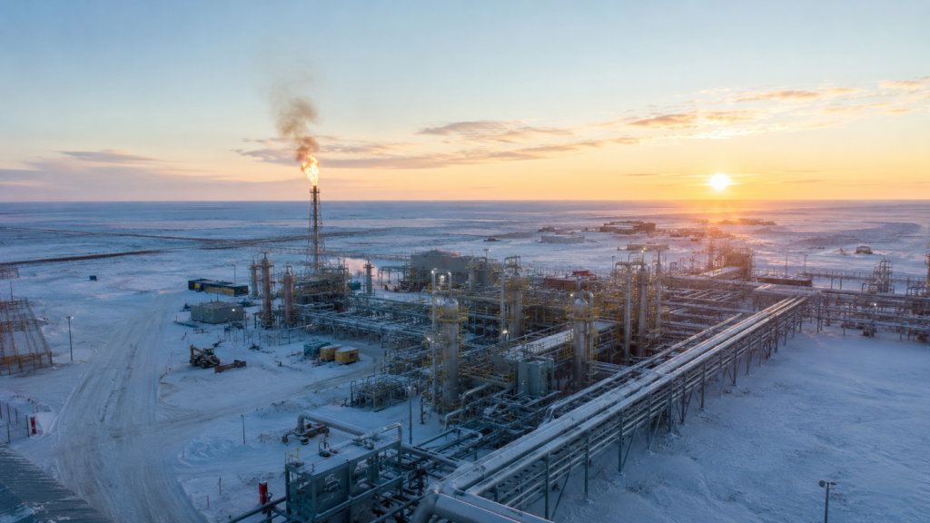 Representative image of an Arctic oil and gas facility in Alaska, reflecting Santos Limited’s Pikka phase 1 first oil milestone on the North Slope as the ASX-listed energy producer shifts the project from development spending to revenue generation.