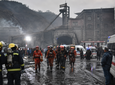 Representative image: Rescue workers respond outside a coal mine complex after the Liushenyu mine disaster in Shanxi, as China’s deadliest mining accident since 2009 renews scrutiny of coal safety, gas explosion risks and industrial regulation.