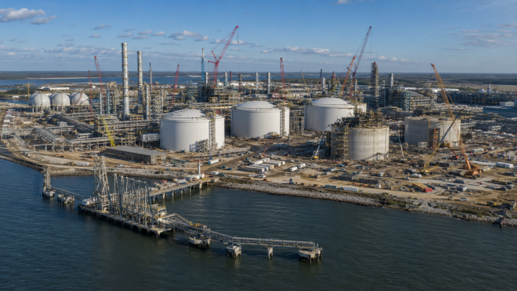 Representative image of a large LNG export terminal under construction along a waterfront. The visual reflects how Cheniere’s Sabine Pass expansion and Bechtel’s $4.69 billion EPC contract could strengthen U.S. LNG export infrastructure and reshape global energy supply strategy.
