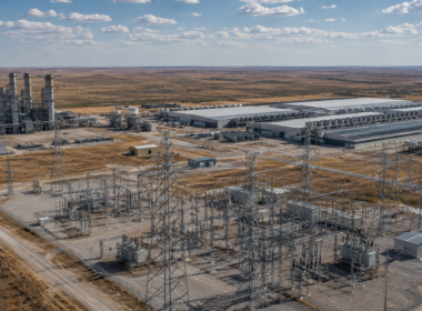 Representative image: Large-scale power generation, transmission infrastructure and data centre facilities illustrate National Grid’s $1.75 billion Joulent investment targeting rising US artificial intelligence electricity demand.