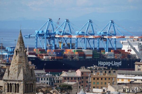 Hapag-Lloyd to acquire 49% stake in Italian logistics firm Spinelli Group