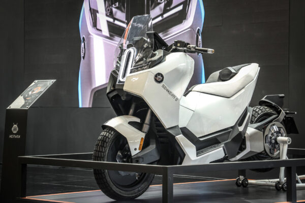 Horwin introduces first e-motorcycle of Senmenti series at EICMA 2022