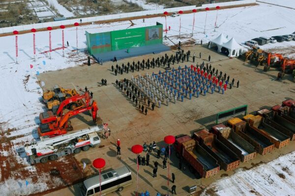 Sinopec unveils the $828m Inner Mongolia Erdos Wind-Solar Green Hydrogen Project.