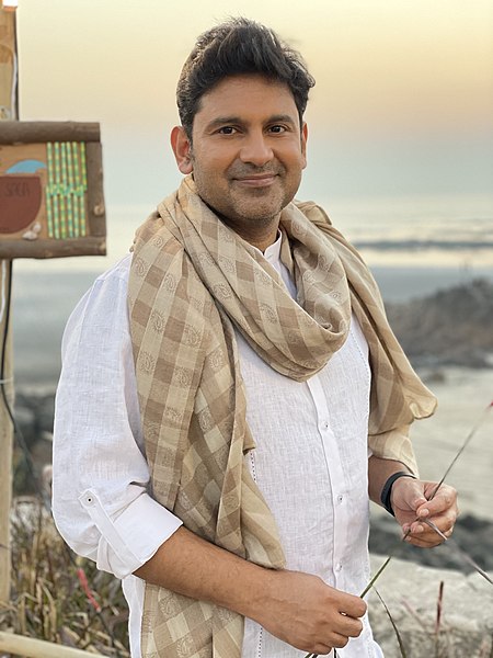 Amid backlash, Adipurush writer Manoj Muntashir bows to public pressure, apologizes