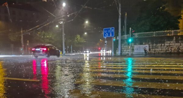 Delhi faces flood threats again as Yamuna water level surges amidst rain