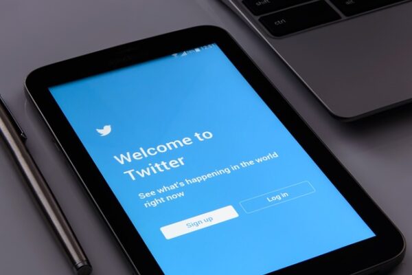 Twitter slaps tweet reading restrictions to counter AI data scraping