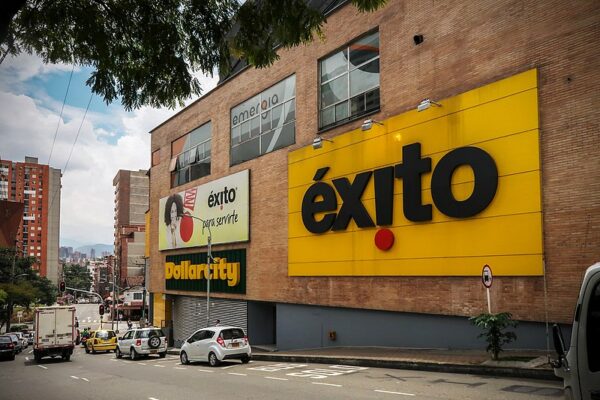Major retail equity sale: Casino Group offers Éxito Group's shares to El Salvador's top grocery retailer Grupo Calleja