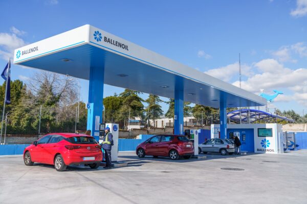 Cepsa to acquire Ballenoil network, expanding to over 2,000 service stations in Iberia