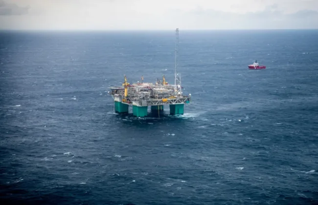 Vår Energi announces a major oil discovery at the Cerisa well in Norway, enhancing its production outlook and strengthening its position in the North Sea.