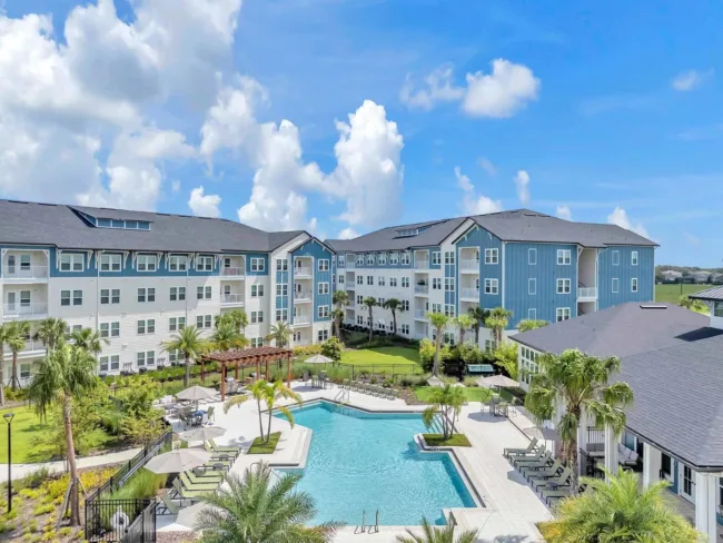 Venterra Realty expands its Florida portfolio with the acquisition of Trevesta Place Apartments in Palmetto.