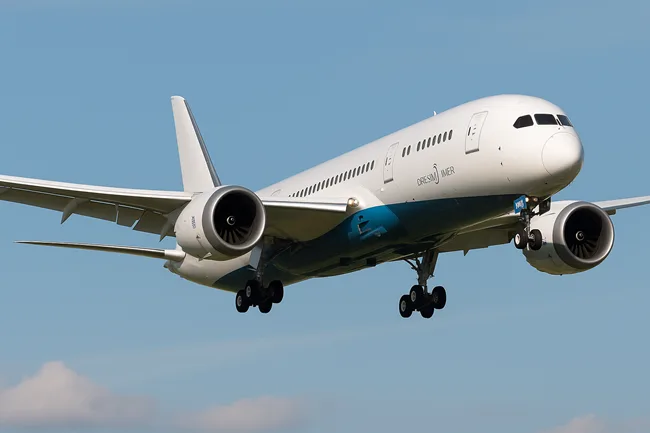 Representative image of a Boeing 787 Dreamliner on approach, highlighting the aircraft model involved in the Air India crash near Ahmedabad on June 12, 2025.
