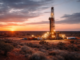 Representative image showing a natural gas drilling rig operating in an onshore Australian basin, reflecting Vintage Energy Ltd’s Southern Flank gas development supported by South Australian government grants aimed at boosting domestic gas supply for power generation.