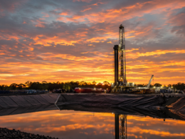Representative image of an onshore gas drilling and processing site, illustrating the Beetaloo Basin development story as Beetaloo Energy Australia advances its A$66.3 million funding plan toward first pilot gas sales in Q4 2026.