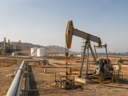 Representative image of an onshore oil and gas production site and export-linked energy infrastructure in the Middle East, reflecting why Kistos Holdings plc’s Oman acquisition and production growth strategy are drawing investor attention.