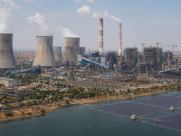 Representative image of a large thermal power station with floating solar panels, reflecting how NTPC Ramagundam Super Thermal Power Station is balancing baseload coal power, renewable integration and new supercritical expansion in southern India.