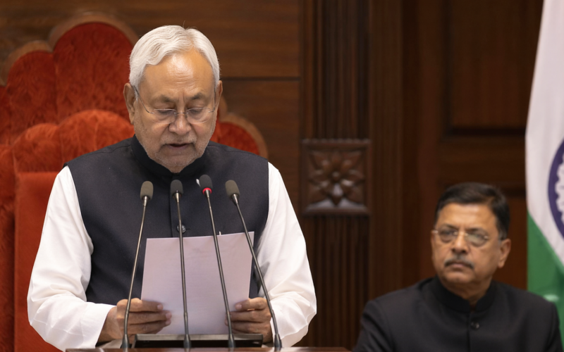Representative image of a formal political oath-taking ceremony in India, used to illustrate Nitish Kumar’s Rajya Sabha oath and the National Democratic Alliance’s Bihar succession plan.
