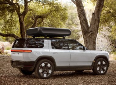 Rivian (RIVN) R2 launch and Uber deal reshape EV outlook for 2026