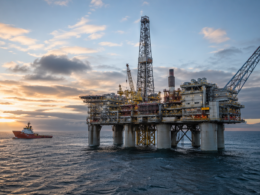 Representative image of an offshore oil and gas platform in the Norwegian continental shelf, illustrating why Vår Energi ASA’s record Q1 2026 production, strong cash flow, and dividend outlook are drawing investor attention.