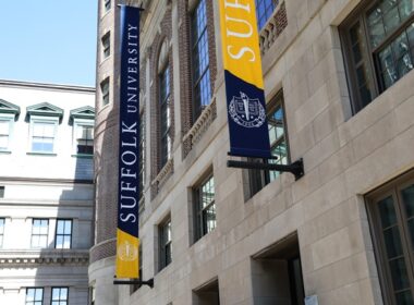 Aramark Collegiate Hospitality has unveiled a new partnership with Suffolk University that will take effect in summer 2026, launching a revamped campus dining program called Suffolk Dining. The initiative is intended to improve food quality, broaden meal access, and support Suffolk University’s effort to enhance student life and campus appeal in downtown Boston.