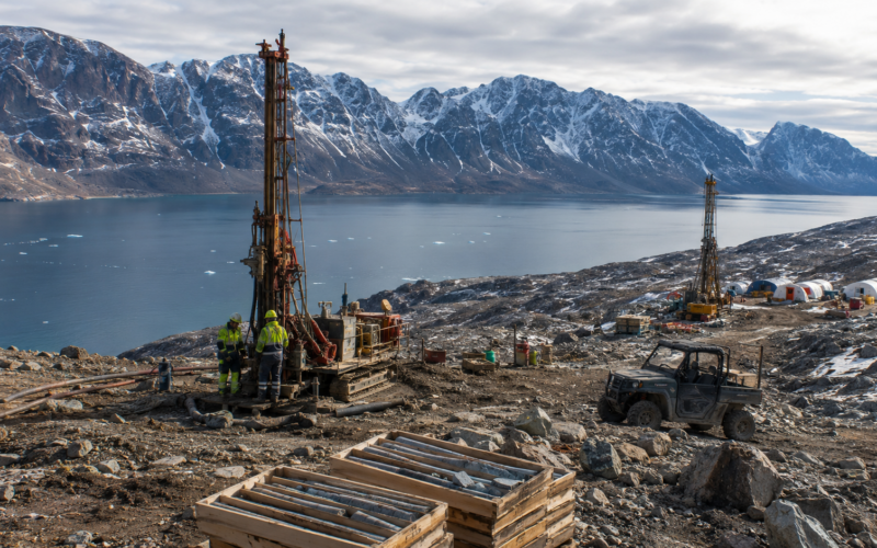 Representative image: Arctic drilling rigs and core sample boxes illustrate Greenland Mines’ push to acquire the Sarfartoq rare earths project, a potential neodymium-praseodymium supply chain asset in Greenland’s critical minerals race.