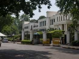 Representative image: A guarded colonial-era institutional building in central New Delhi reflects the growing public land and national security debate behind the Delhi Gymkhana Club handover order.