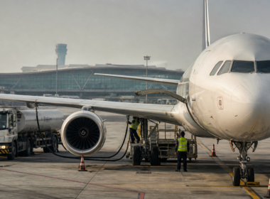 Representative image of an aircraft being serviced on an airport tarmac as Delhi cuts aviation turbine fuel VAT from 25% to 7%, a move aimed at easing airline cost pressure and strengthening the capital’s aviation hub competitiveness.