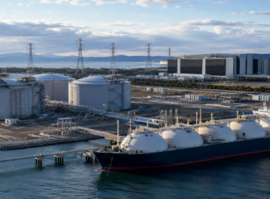 Representative image showing LNG shipping, storage tanks and power infrastructure, as Mitsui & Co.’s energy strategy links artificial intelligence data centres with global gas demand.