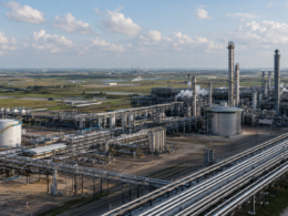 Representative image of a large natural gas liquids processing and pipeline facility, reflecting Pembina Pipeline Corporation’s sanctioned Heartland Extraction Plant in Alberta’s Industrial Heartland and its expanded long-term ethane supply agreement with Dow.