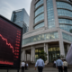 Representative image: State Bank of India’s Q4 FY26 selloff has put SBIN margin pressure, dividend timing, and FY27 banking outlook back in focus for retail investors.
