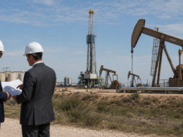 Representative image of a U.S. shale oilfield inspection site as upstream oil and gas dealmaking rebounds, with producers pursuing scale, drilling inventory and consolidation after Q1 2026 M&A activity hit a two-year high.