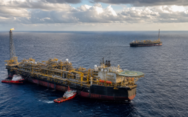 Representative image of a deepwater FPSO hub offshore Angola, illustrating how the Agogo oil field and Agogo Integrated West Hub could strengthen Angola’s upstream oil production outlook in the Lower Congo Basin.