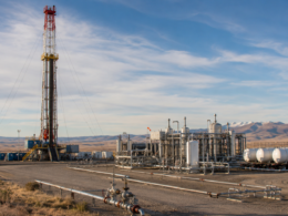 Representative image: An onshore helium drilling and processing facility illustrates Helium One Global’s shift from exploration toward production as HE1.L investors watch the Galactica-Pegasus ramp-up and Southern Rukwa farm-out catalyst.
