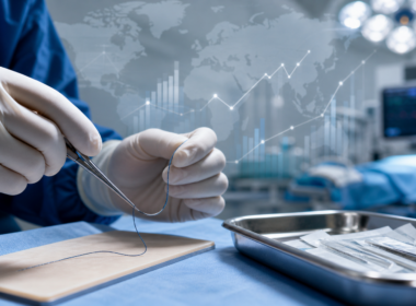 Representative image of surgical sutures being prepared in a modern operating room, reflecting how antimicrobial coatings, ambulatory surgery growth, and Asia-Pacific procedure volumes are reshaping the global sutures market.