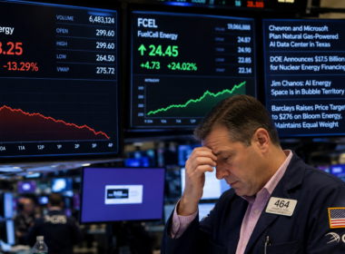 Representative image: Bloom Energy Corporation stock slide highlights investor anxiety over artificial intelligence power competition as FuelCell Energy, Chevron Corporation, Microsoft and nuclear financing reshape the clean energy race.