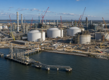 Representative image of a large LNG export terminal under construction along a waterfront. The visual reflects how Cheniere’s Sabine Pass expansion and Bechtel’s $4.69 billion EPC contract could strengthen U.S. LNG export infrastructure and reshape global energy supply strategy.