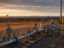 Representative image: Oil and gas infrastructure highlights the cash flow, gas growth and takeover tension shaping Cue Energy Resources Limited’s ASX:CUE investment story.