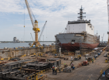 Representative image of shipbuilding work at a coastal yard, as Davie Defense’s Gulf Copper modernization in Texas aims to support Arctic Security Cutter construction and rebuild U.S. icebreaker production capacity.