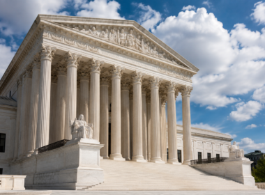 Representative image of a federal courthouse, reflecting how the Supreme Court’s campaign finance ruling could reshape political party spending, donor influence and the 2026 midterm election landscape.