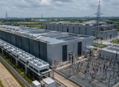 Representative image of a large-scale data centre campus, highlighting how India’s $280 billion data centre opportunity could accelerate AI infrastructure, Make in India manufacturing, power systems and industrial capex by 2035.