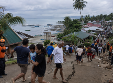 Representative image: Coastal residents move to higher ground after a powerful Mindanao earthquake triggered tsunami warnings across the Philippines and Indonesia, highlighting disaster risks along the Pacific Ring of Fire.