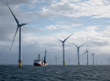 Representative image: Offshore wind turbines and a service vessel illustrate Siemens Gamesa’s warning over Europe offshore wind capacity, as Siemens Energy AG faces investor scrutiny over renewable power delays and supply-chain risks.
