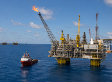 Representative image: Offshore gas infrastructure highlights Woodside Energy Group Ltd’s Browse stake move and its strategic push to strengthen Australia LNG control, North West Shelf supply and WDS stock relevance.