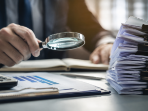 Representative image of a forensic audit review process. IDFC First Bank’s final KPMG-linked fraud report has put #IDFCFIRSTB governance, internal controls and investor trust back in focus after the Chandigarh branch case.