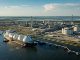 LNG export terminal infrastructure in coastal Louisiana, illustrating how the Commonwealth LNG Project in Cameron Parish aims to turn Caturus’ 9.5Mtpa facility into a major U.S. gas export hub by 2030. Representative image.