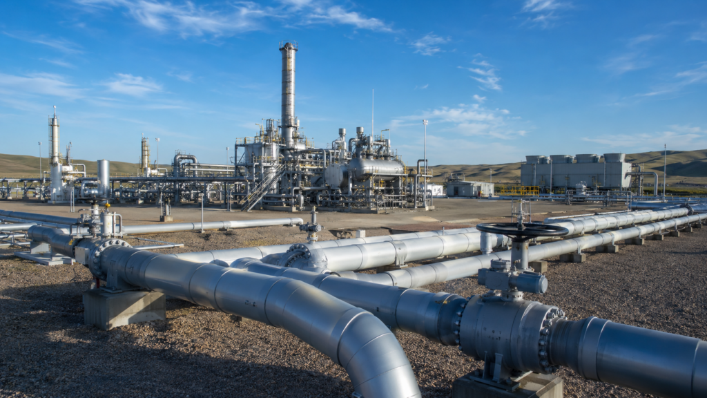Natural gas pipelines and processing infrastructure highlight Howard Energy Partners’ expansion as its $650 million senior notes offering refinances revolving debt and extends maturities to 2035. Representative image.