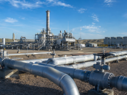 Natural gas pipelines and processing infrastructure highlight Howard Energy Partners’ expansion as its $650 million senior notes offering refinances revolving debt and extends maturities to 2035. Representative image.